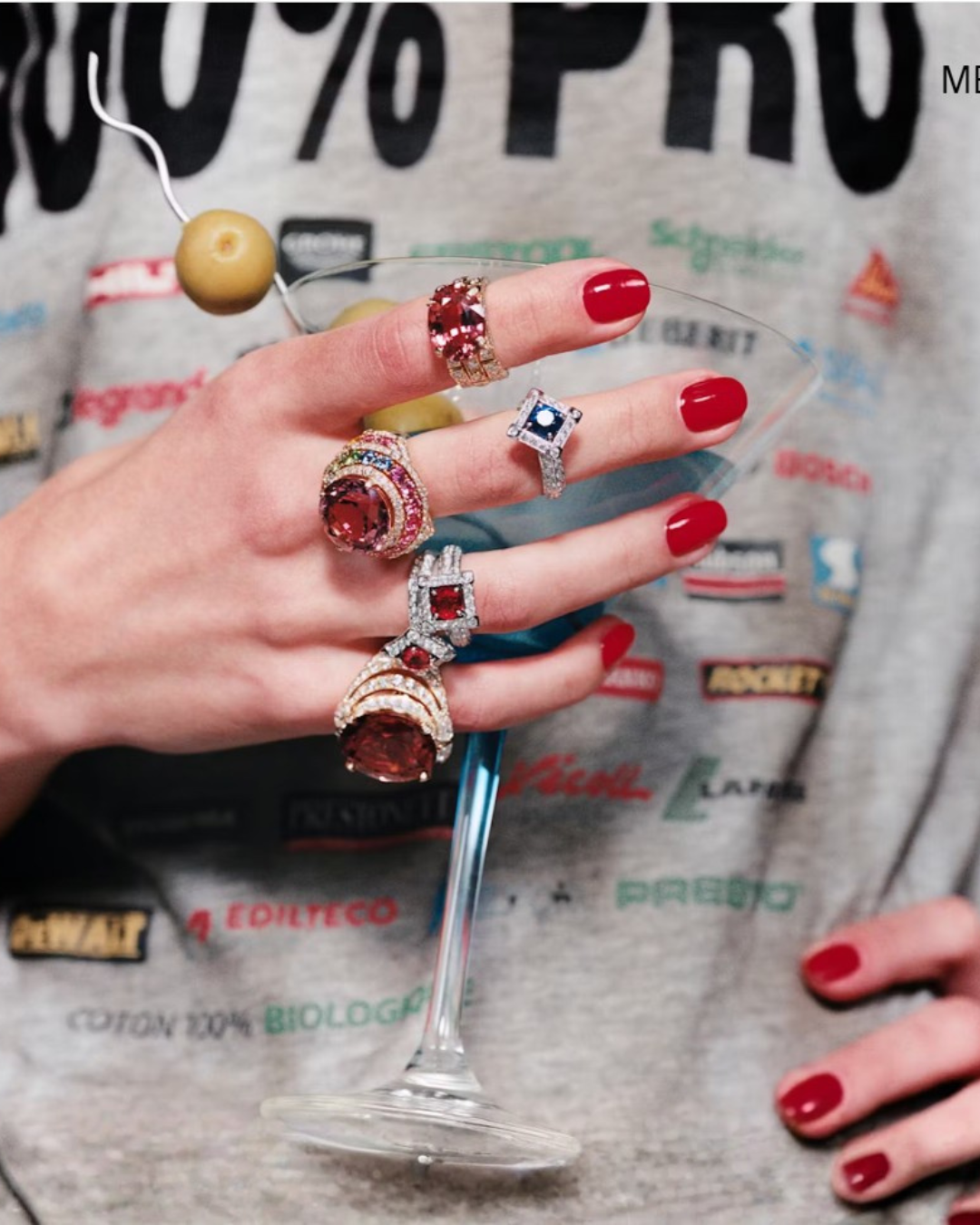 Guia de Presentes: Como Escolher a Joia Perfeita que Nunca Sai de Moda